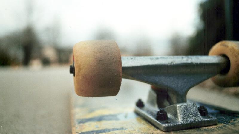 Featured image of post Reflecting on skating in 35mm